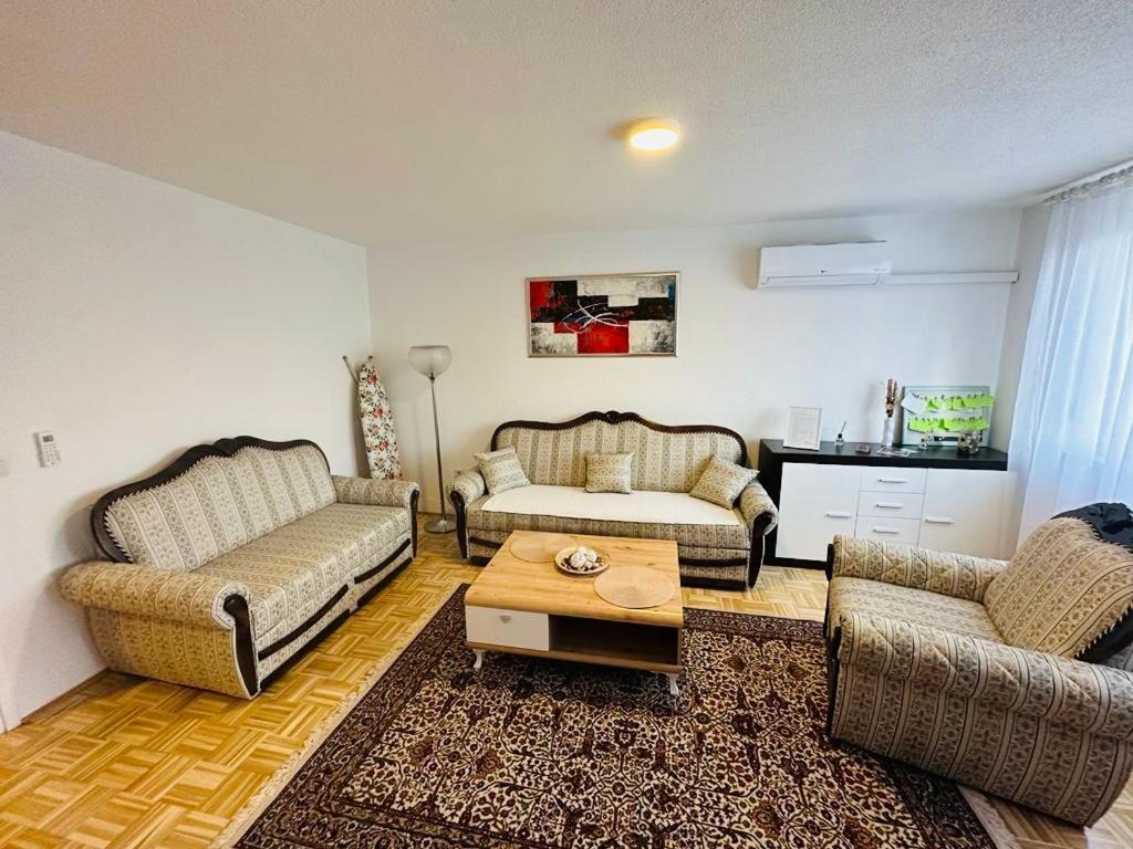 Apartment Etna! Near To Airport Σαράγεβο Εξωτερικό φωτογραφία