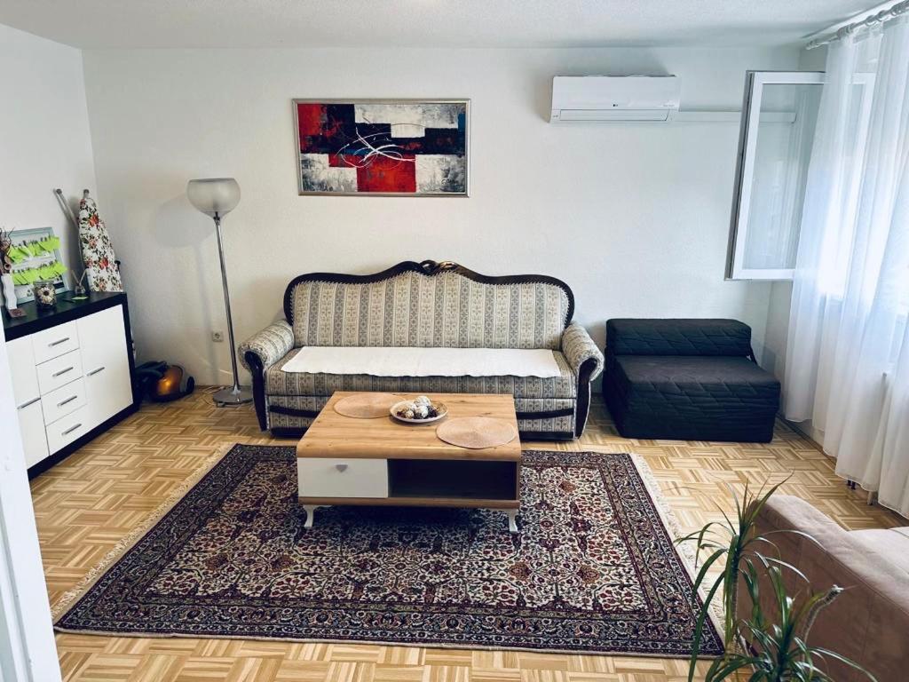 Apartment Etna! Near To Airport Σαράγεβο Εξωτερικό φωτογραφία